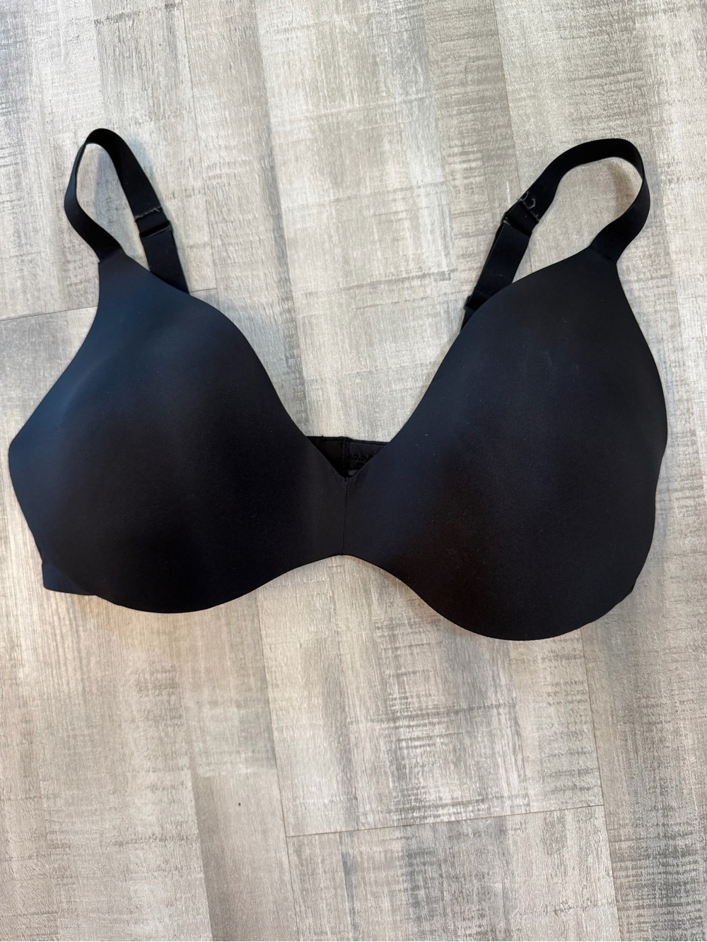 SKIMS Black Wireless T-Shirt Bra 40DD Smooth Full Coverage Adjustable Straps
